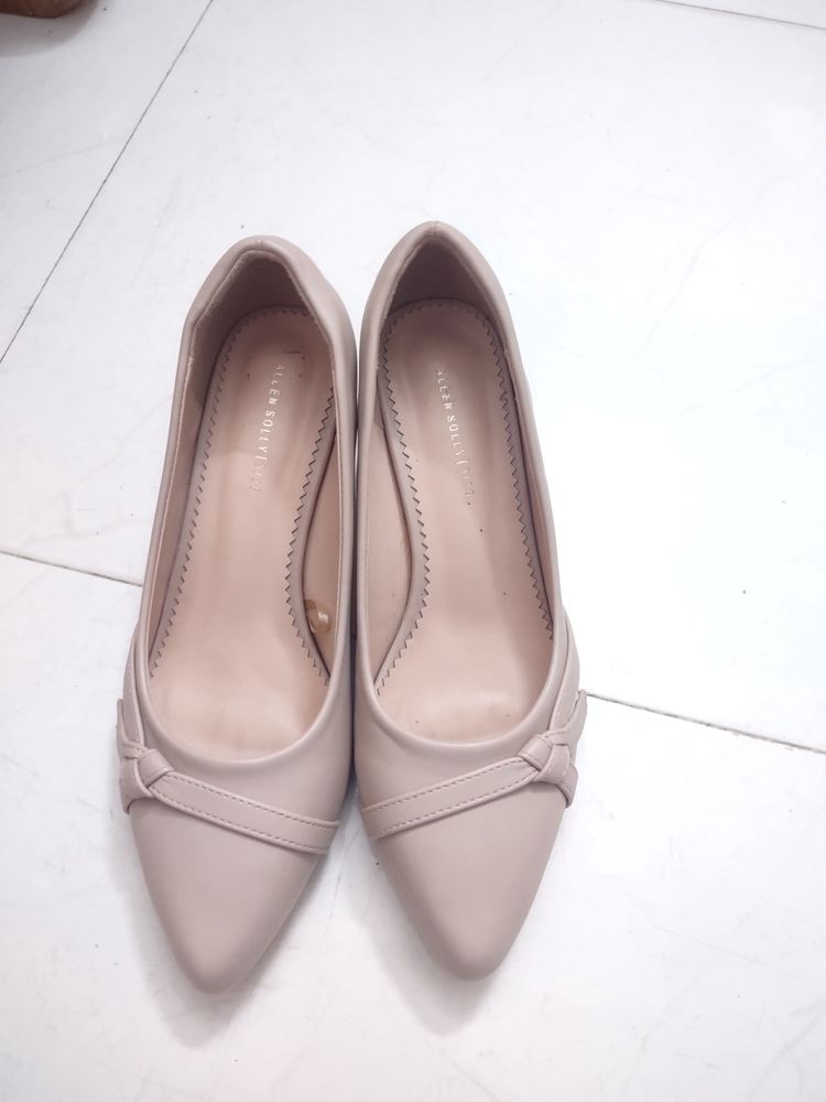 ALLEN SOLLY PUMP HEELS