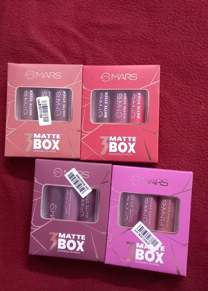 4 Full Sets Of Hyped Lipstick Combos ..