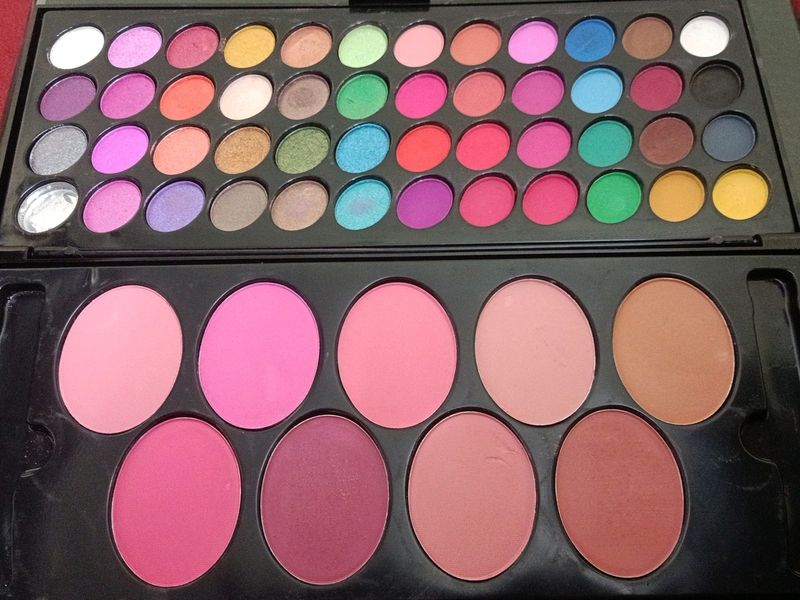 Eyeshadow Palette With Blush