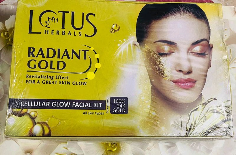 Lotus Herbals Radiant Gold Facial Kit