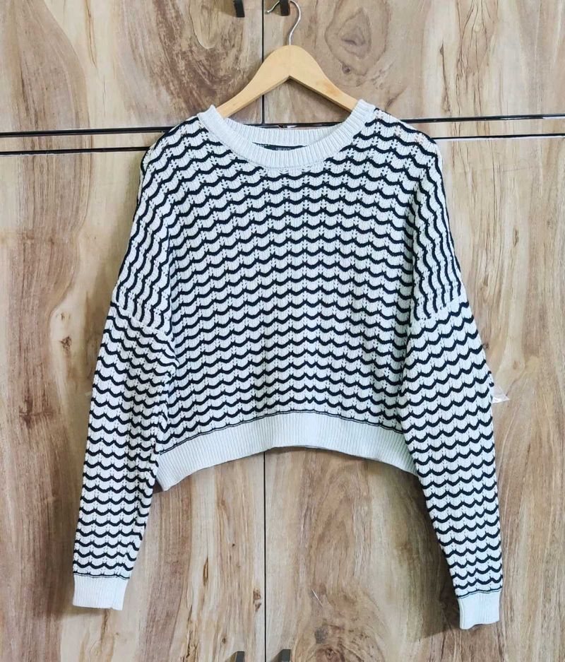 Black White Design Baggi Sweater Size-46