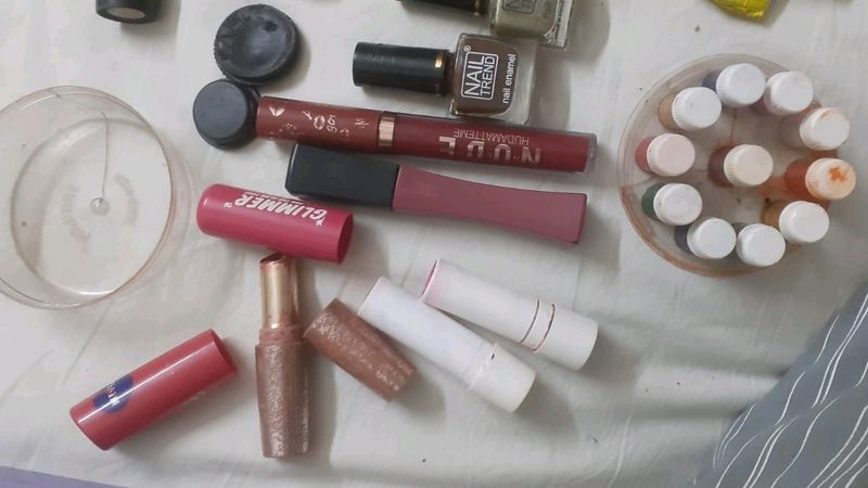 Make Up Items Mixed