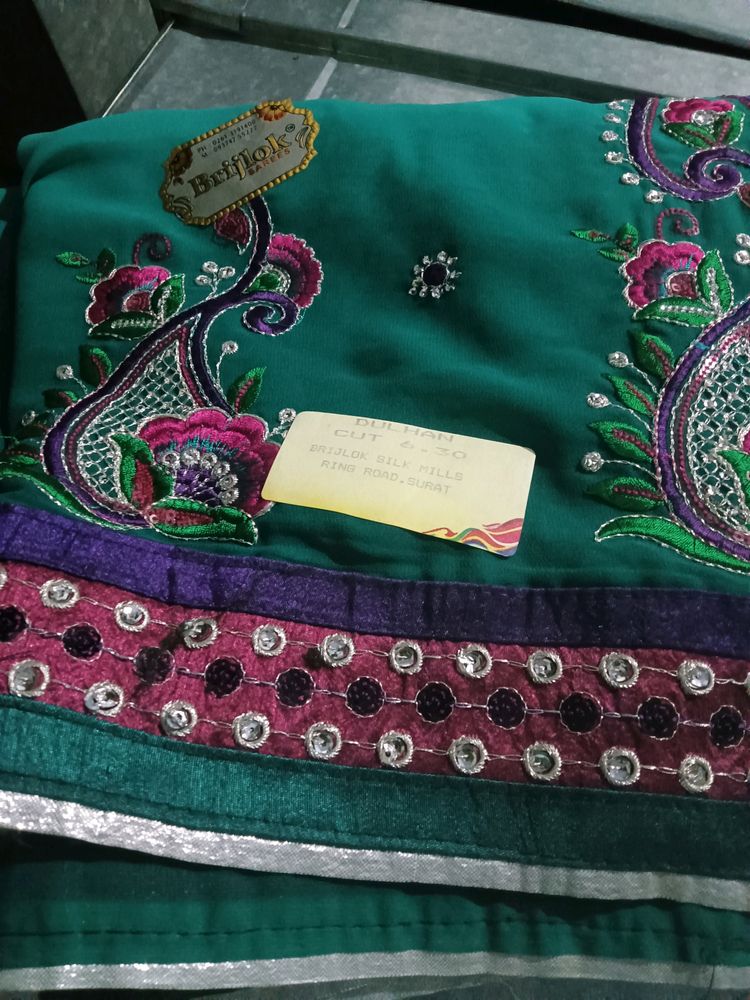 Green Kadhai Saree With Blouse Piece