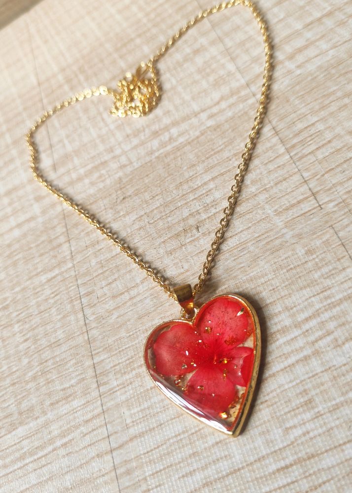 Resin Heart Chain With Petals