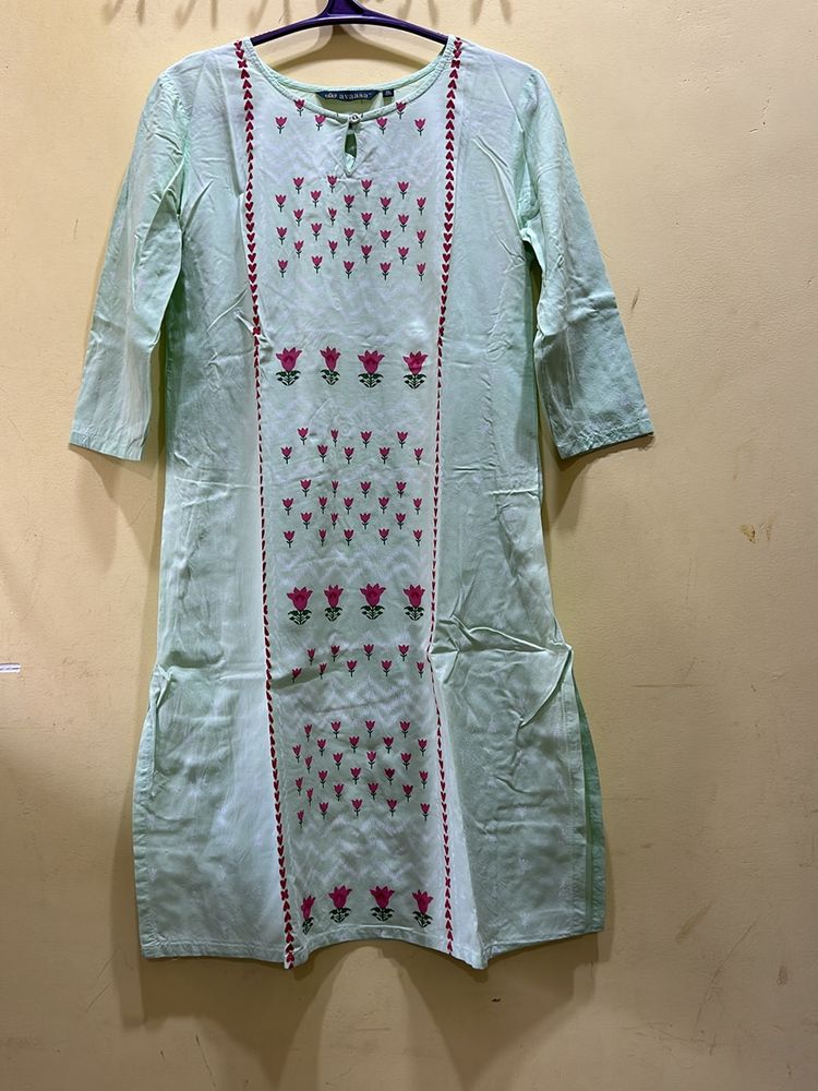 Avaasa Green Kurta Size XL