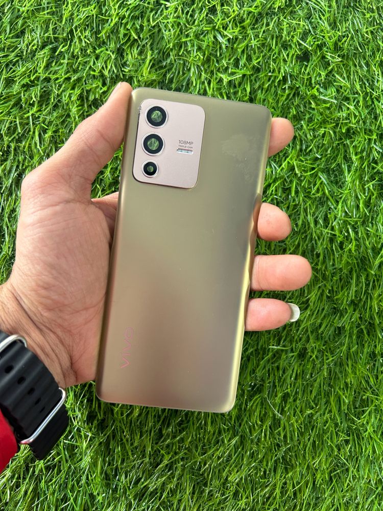 Vivo V23 Pro Golden Back Penal