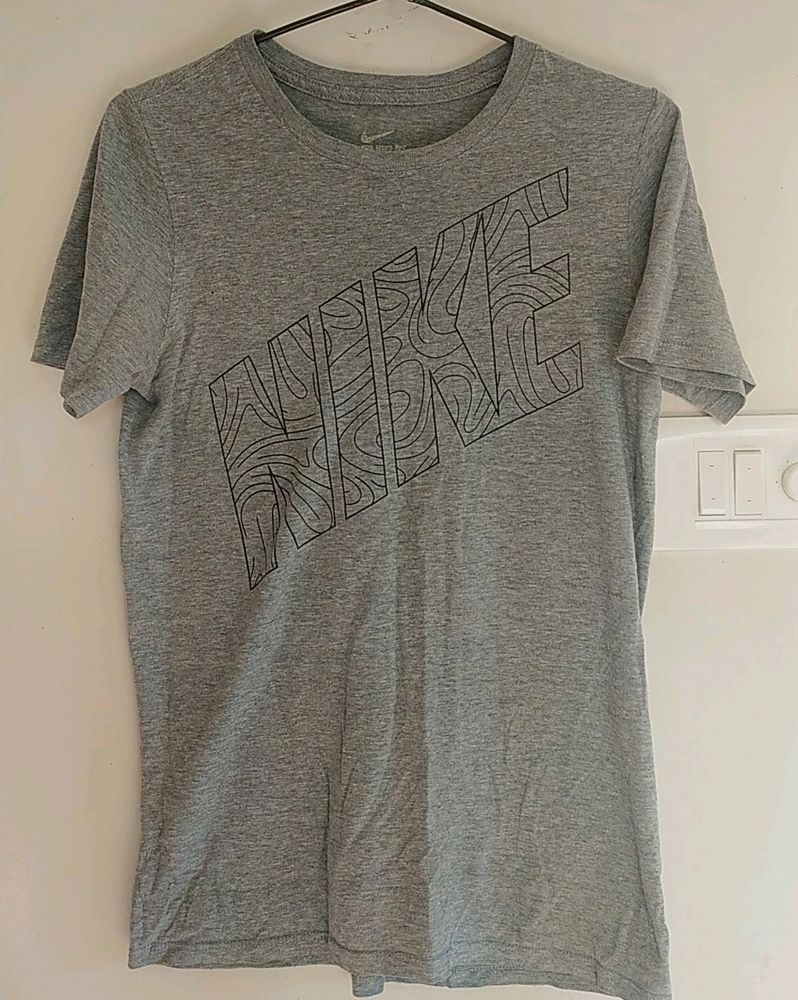 Nike M Size T Shirt For Women