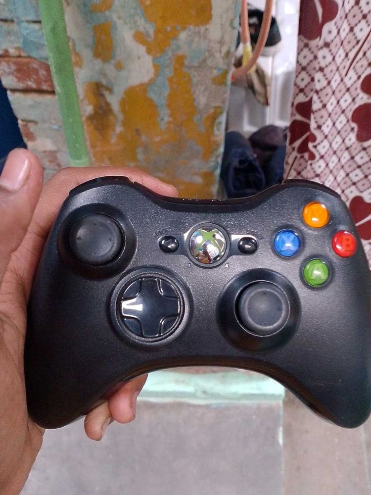 Microsoft Xbox 360 Controller.