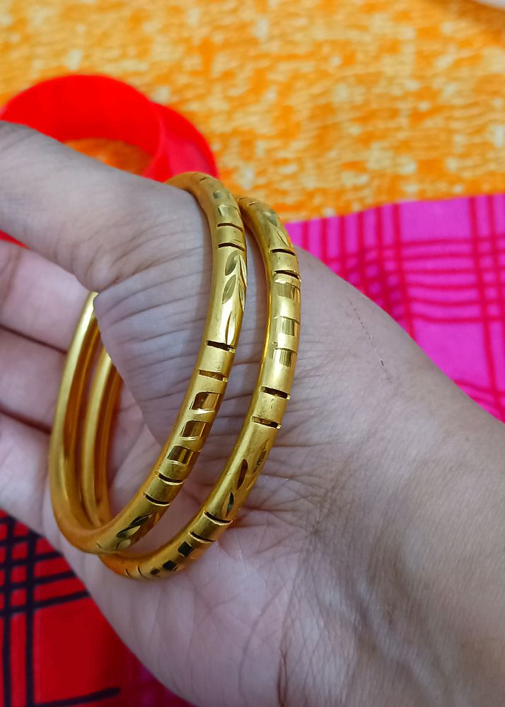 Beutiful Golden Polished Bangles