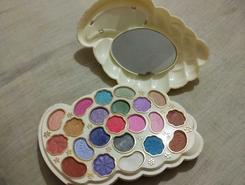 Premium Glam Makeup Compact: Eyeshadow, Lipstick &