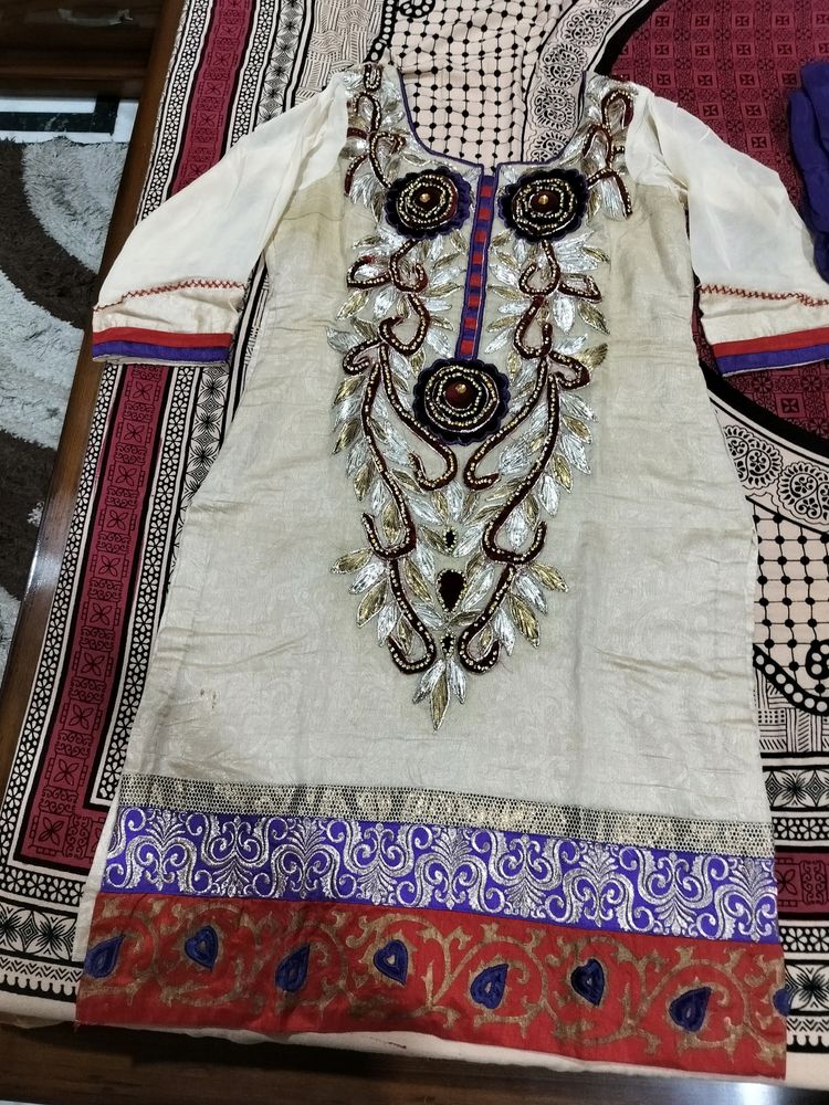 Silk Suit Set For Sale In Good Condition