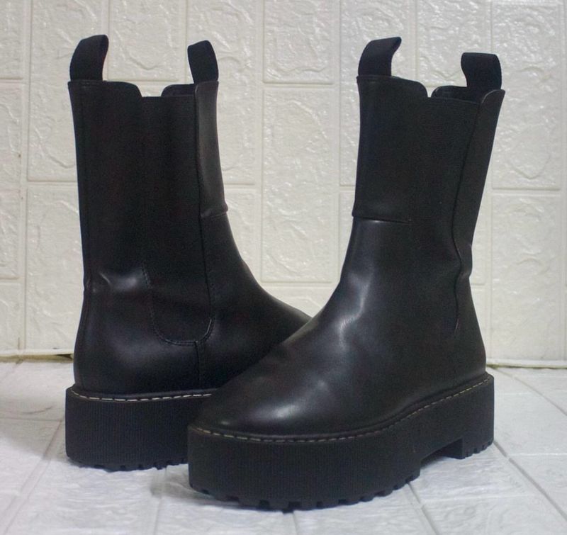 Swap Avail Y2k Black Boots