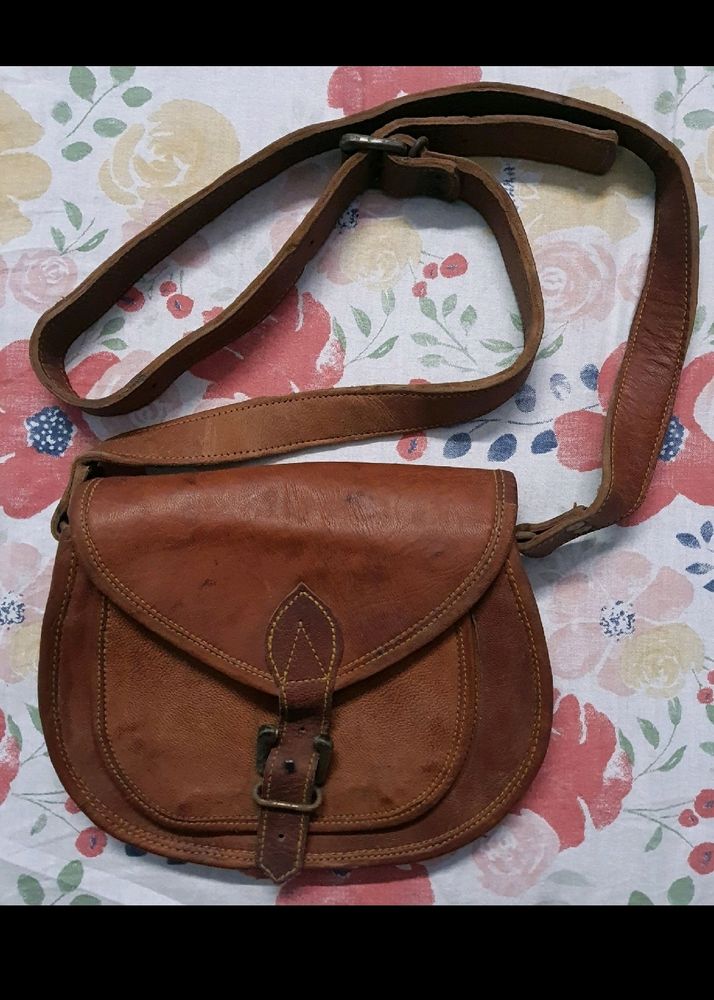 LEATHER SLING BAG TAN BROWN