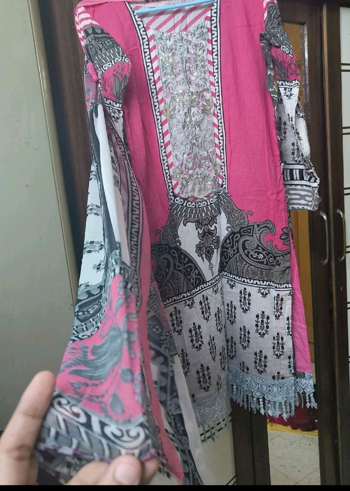 Pakistani Kurta Set With Dupatta