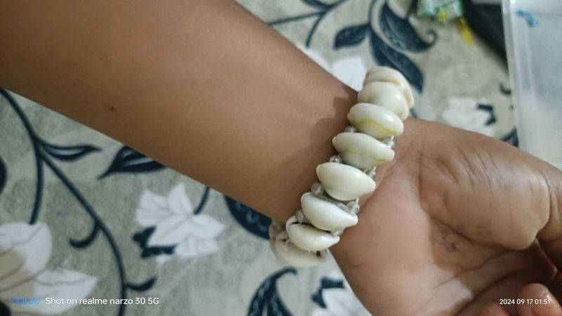 Beautiful Coweis Shell Bracelet