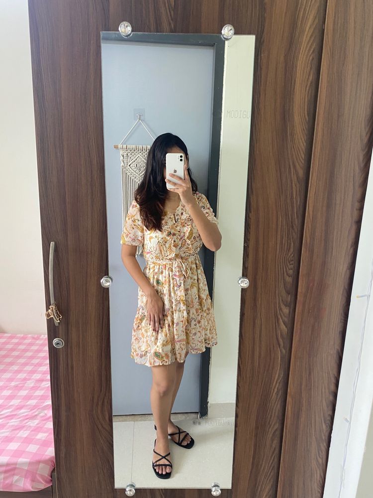 Pretty Pastel Yellow Korean Dress 💛💐🌻🌼