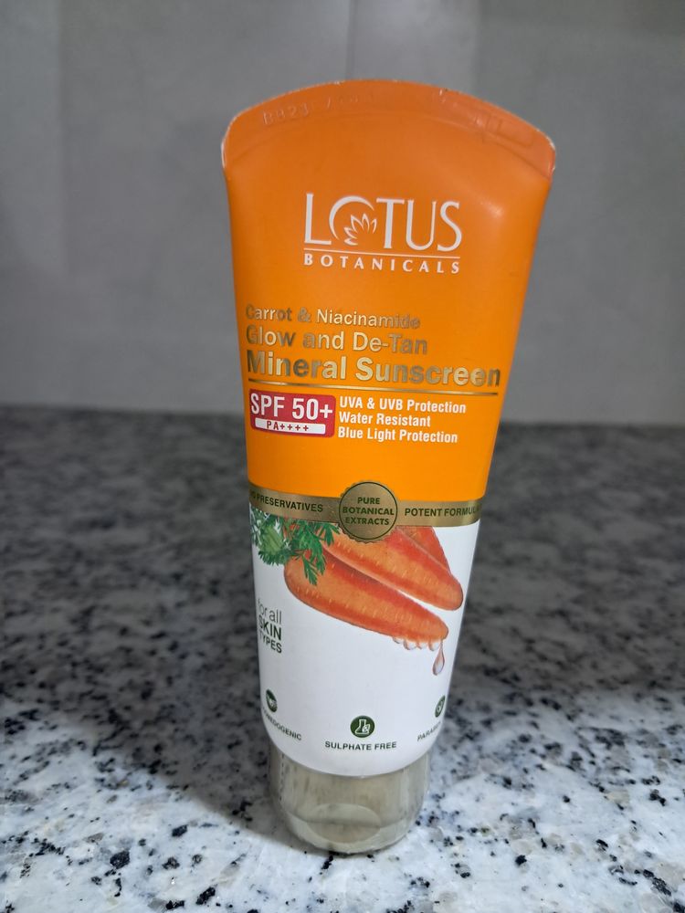 Lotus Botanicals Carrot & Niacinamide, Glow & De-T