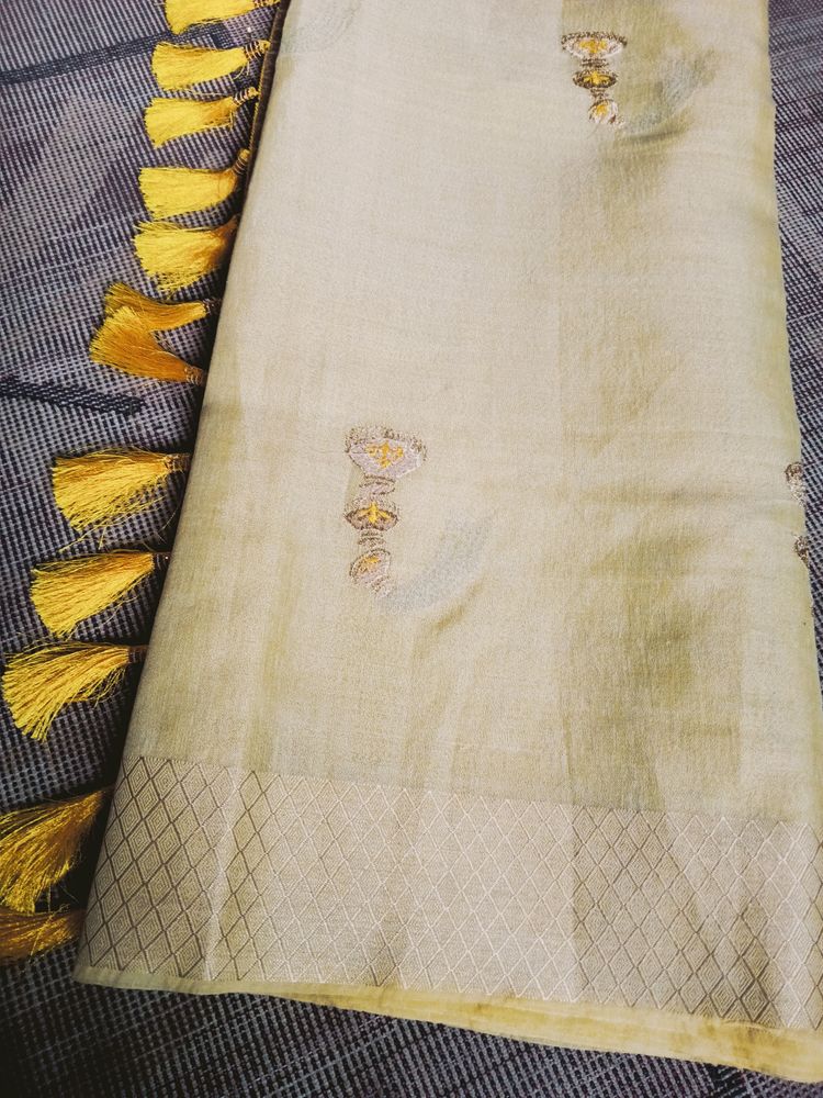 🆕Shimmery Lemon-Golden Saree