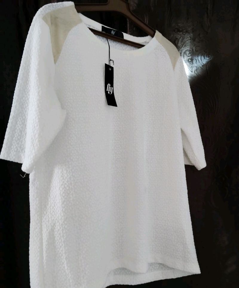 T-shirt With Round Neck And Half Sleeve..