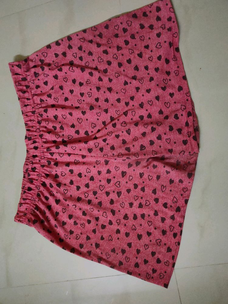 Heart print pink shorts