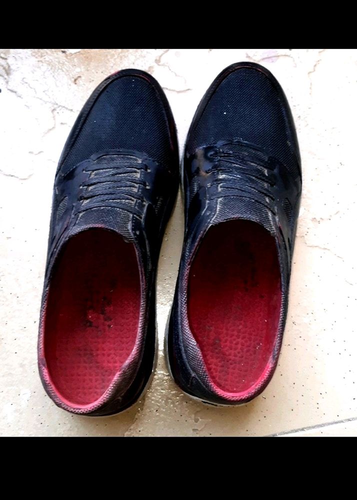 Gents black shoe pair