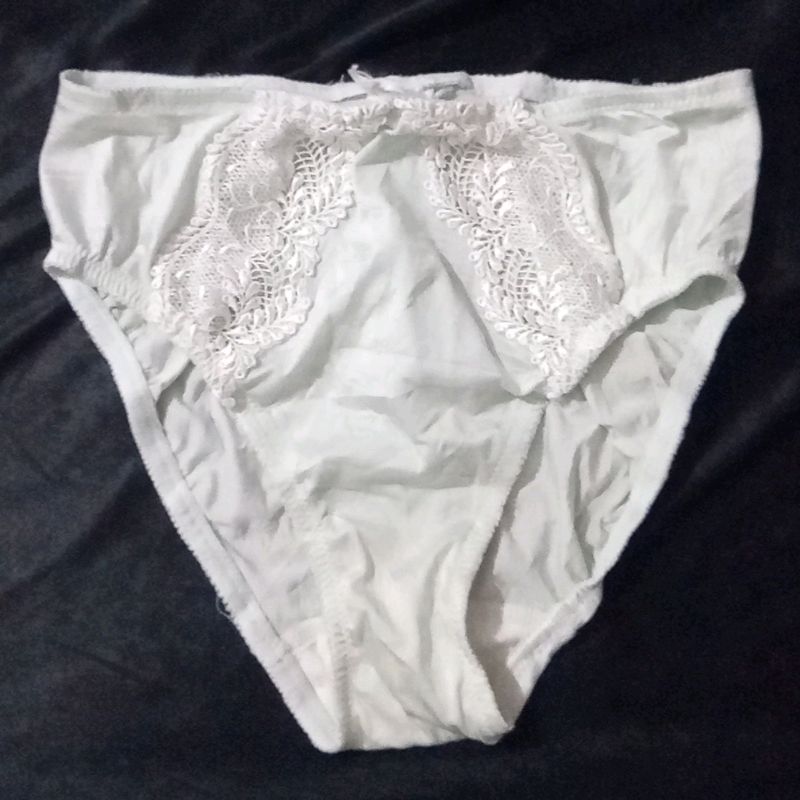 Pista Color Embroidered Panty