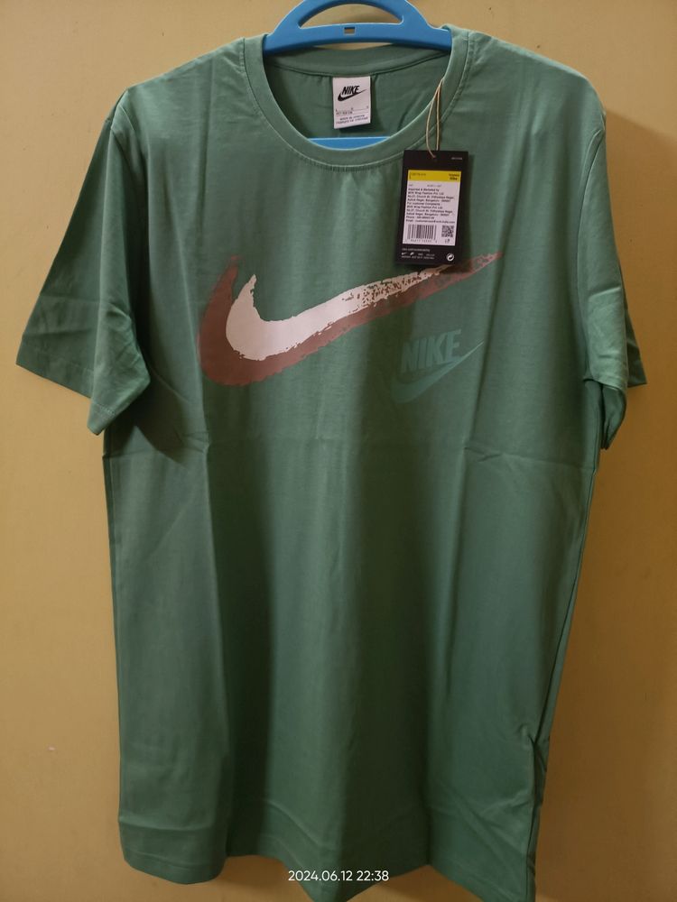 Nike Tshirt Green