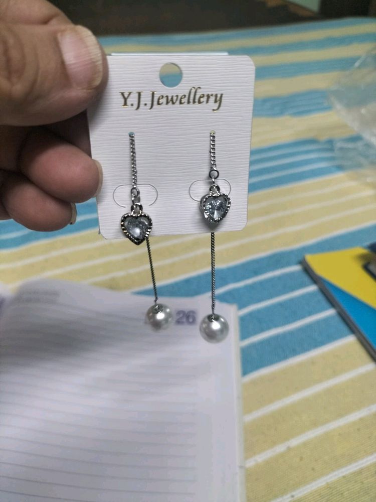 Sui-Dhaga Earrings