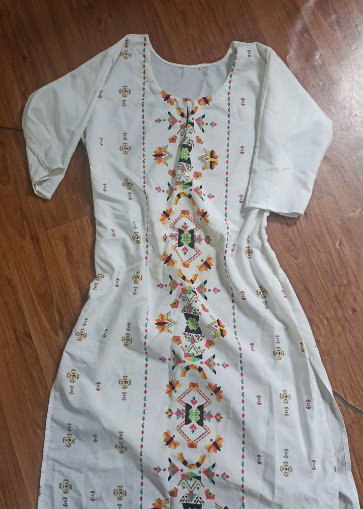 White Colour Kurti With Beautiful Print