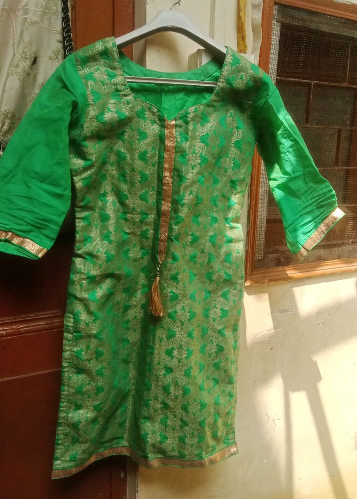 Green Banarasi Suit 💚