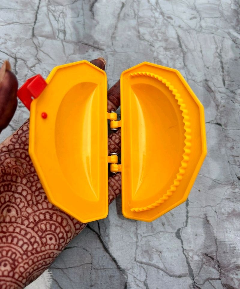 Gujiya Maker