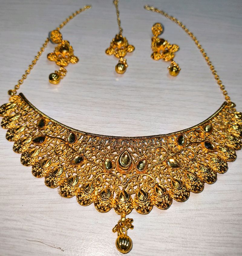 Golden Necklace,Chokar set with Maangtika,Earrings