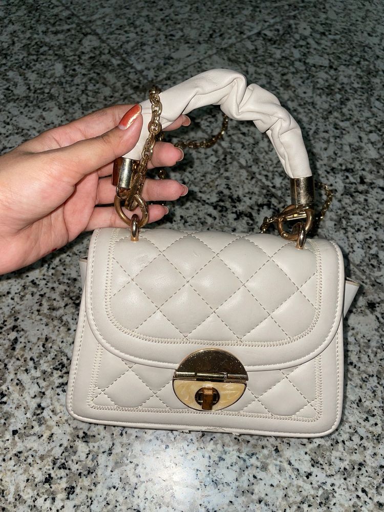 Beige/cream Coloured Handbag With Detachable Strap