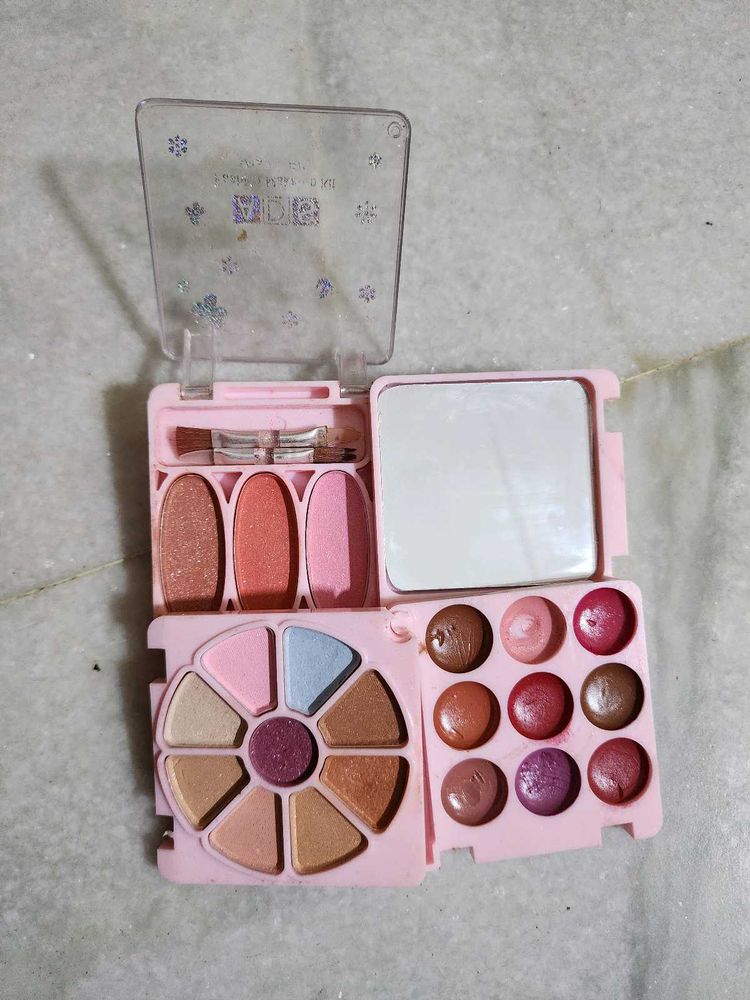 Mini Makeup Kit