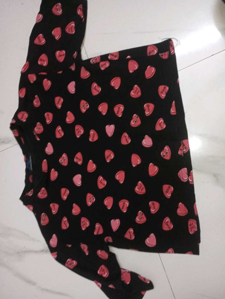 Chic Black Sleeveless Top with Playful Heart Print