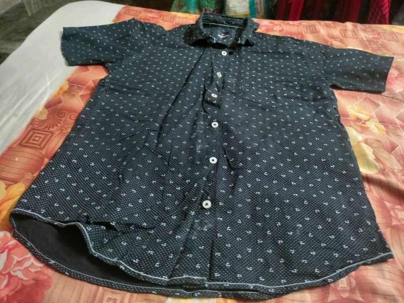 Black M Size Shirt.