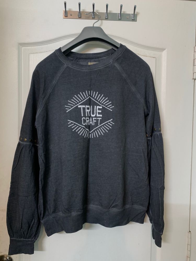 sweatshirt tee