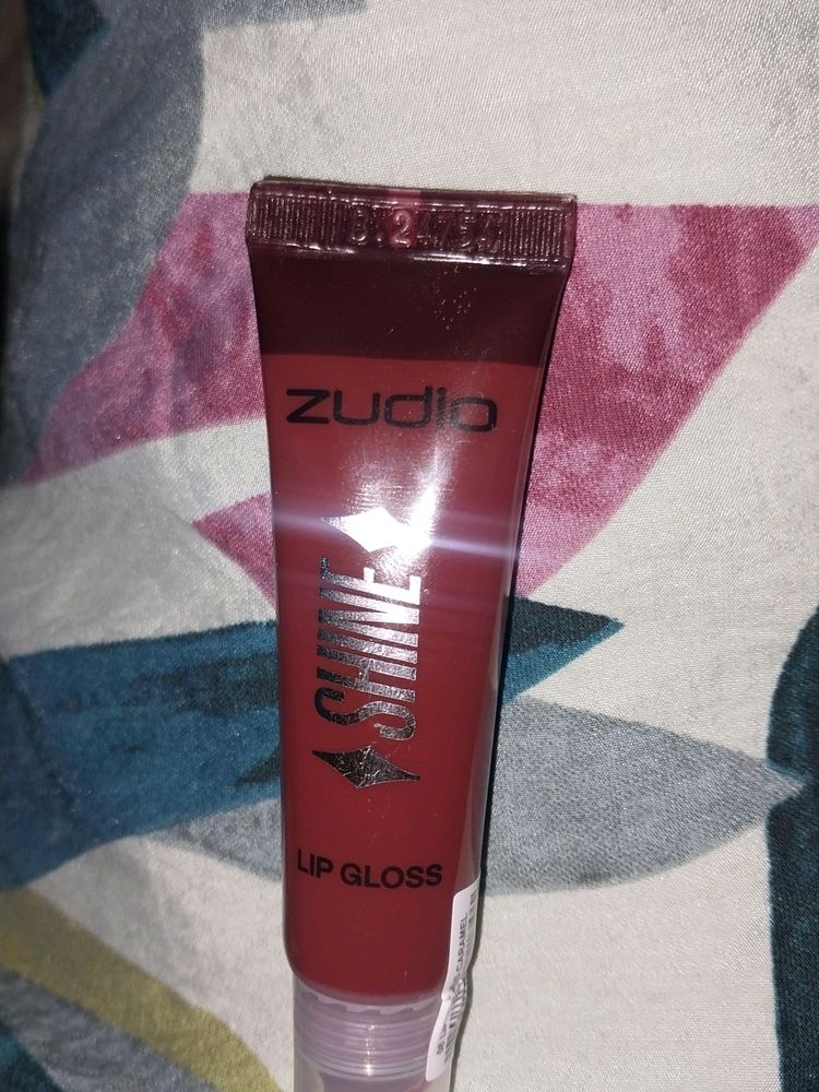 LIP ₹100 GLOSS STAY HOURS