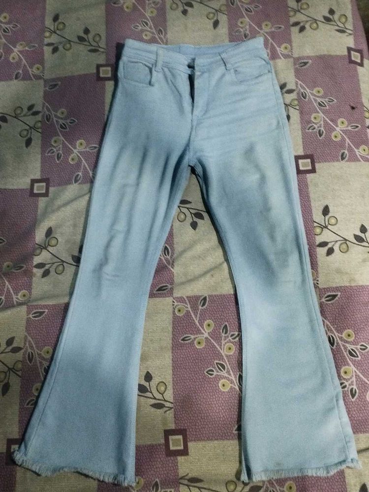 I'M SELLING JEANS