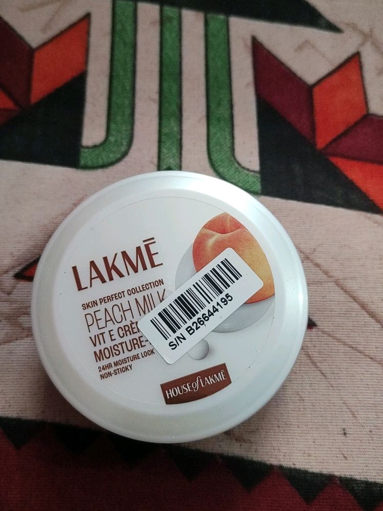 Lakme Pitch Milk Vitamin E Cream Moisturizer