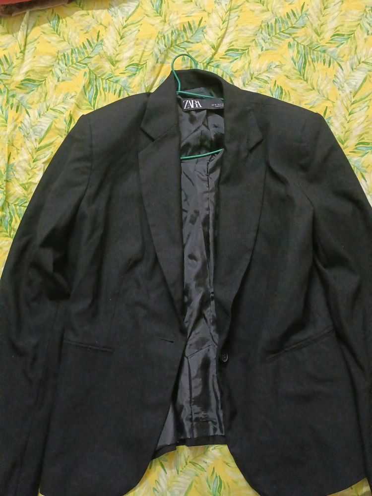 Price Drop: Trendy Zara Black Blazer!!! Hardly Use