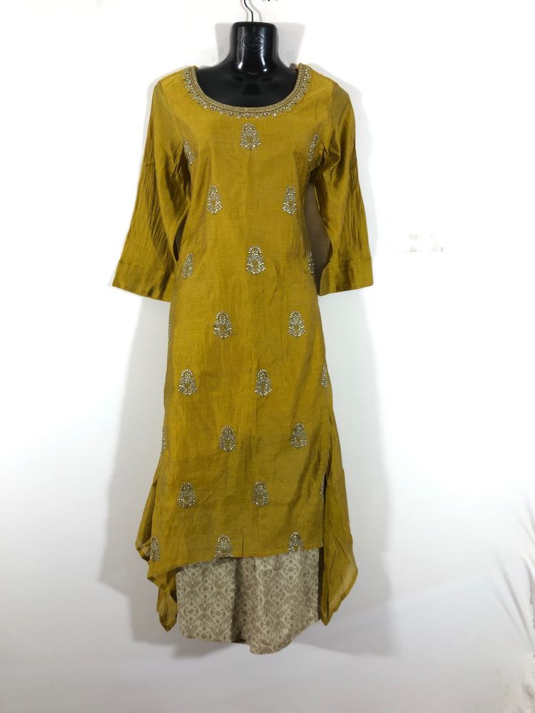 Olive Green Emboridered Kurta Set(Women’s)