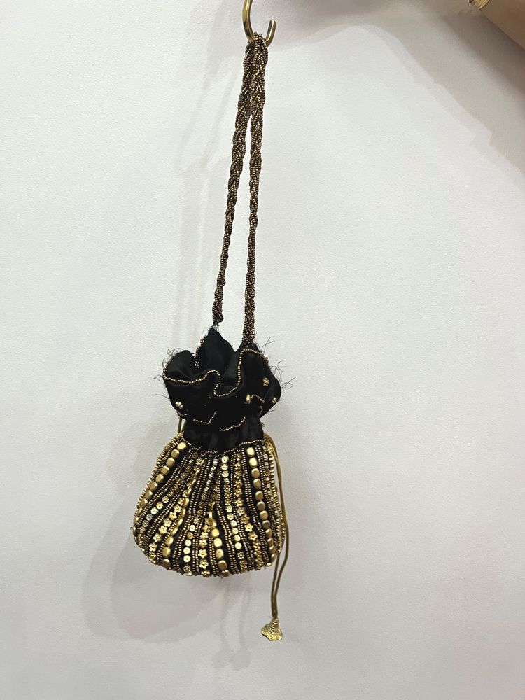 Black & Gold Beaded Potli