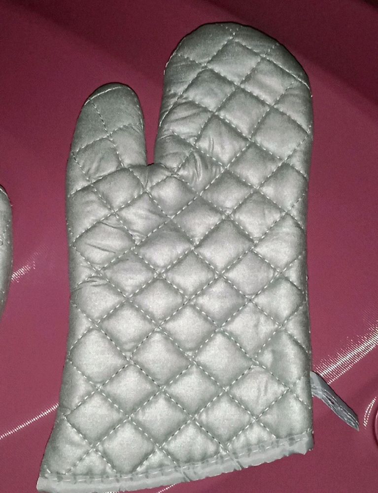 OVEN GLOVES (A Pair)