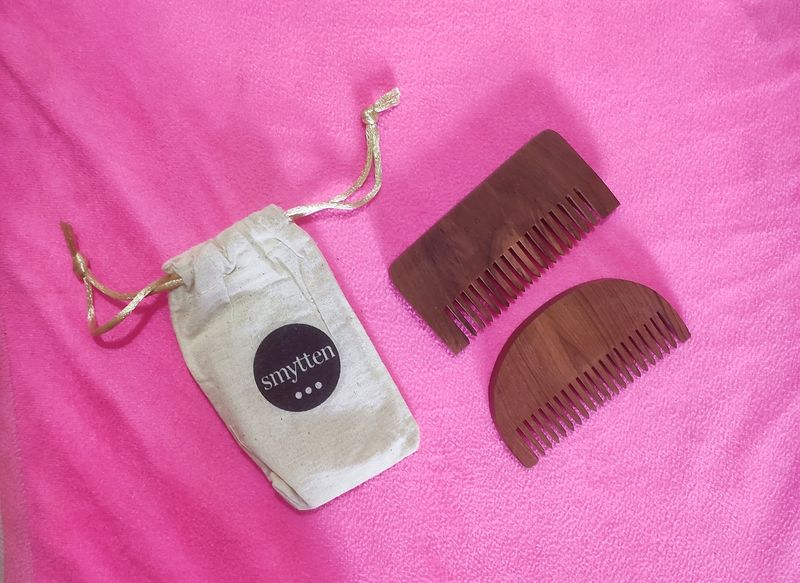 😍Pack Of 2 Neem Wooden Combs..😍