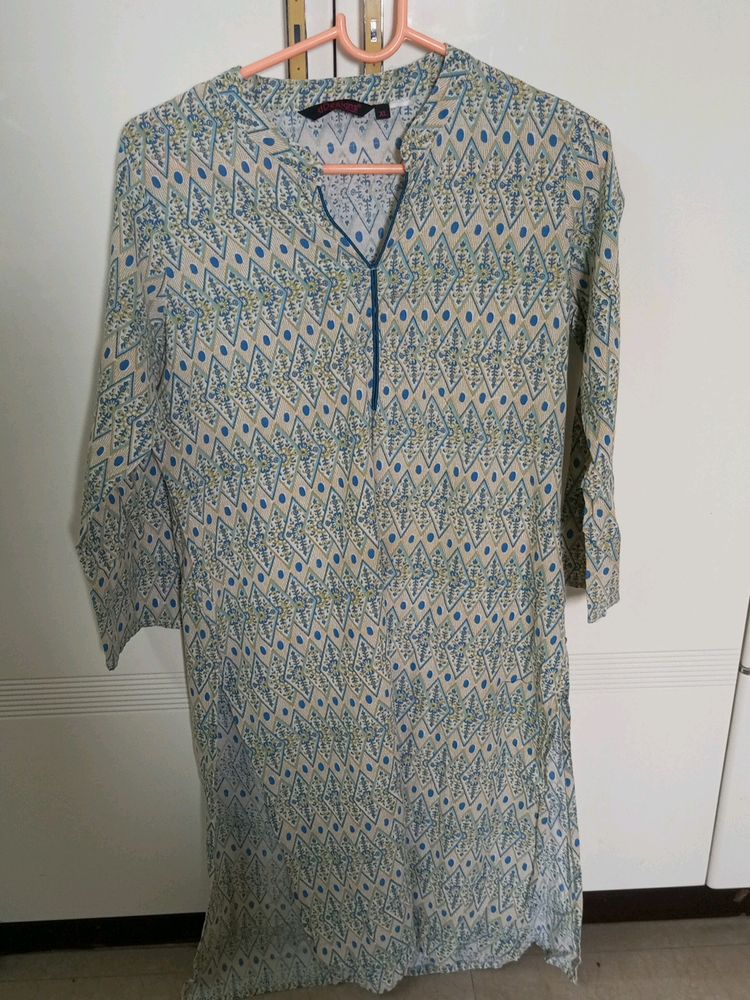 Kurti rarely used in good condition. No flaws.