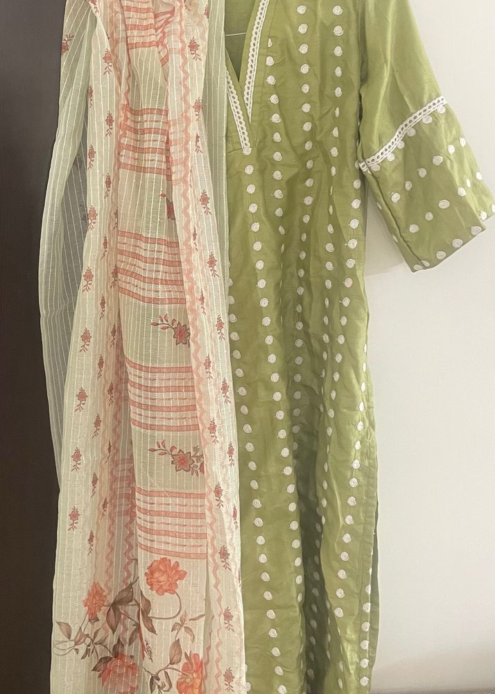 Green Embroidered Silk Blend Kurta Plazzo& Dupatta