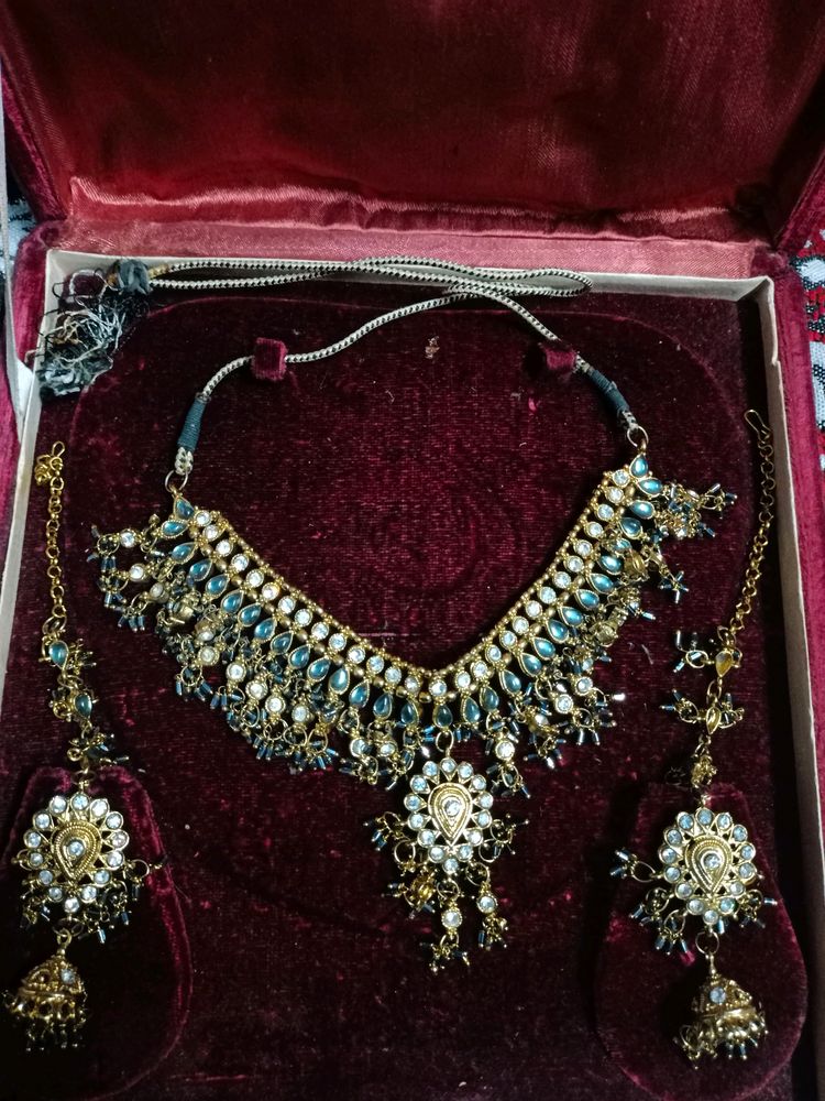 Jewellery Set (Necklace With Earrings)