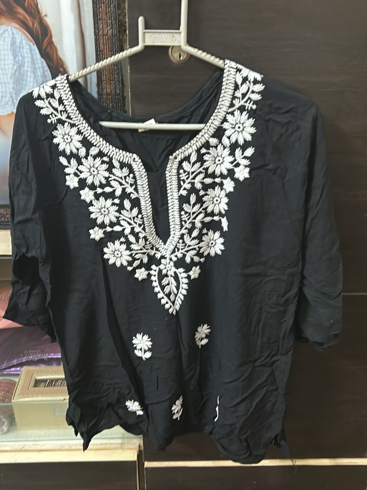 L-Xl Chikankari Short Kurthi