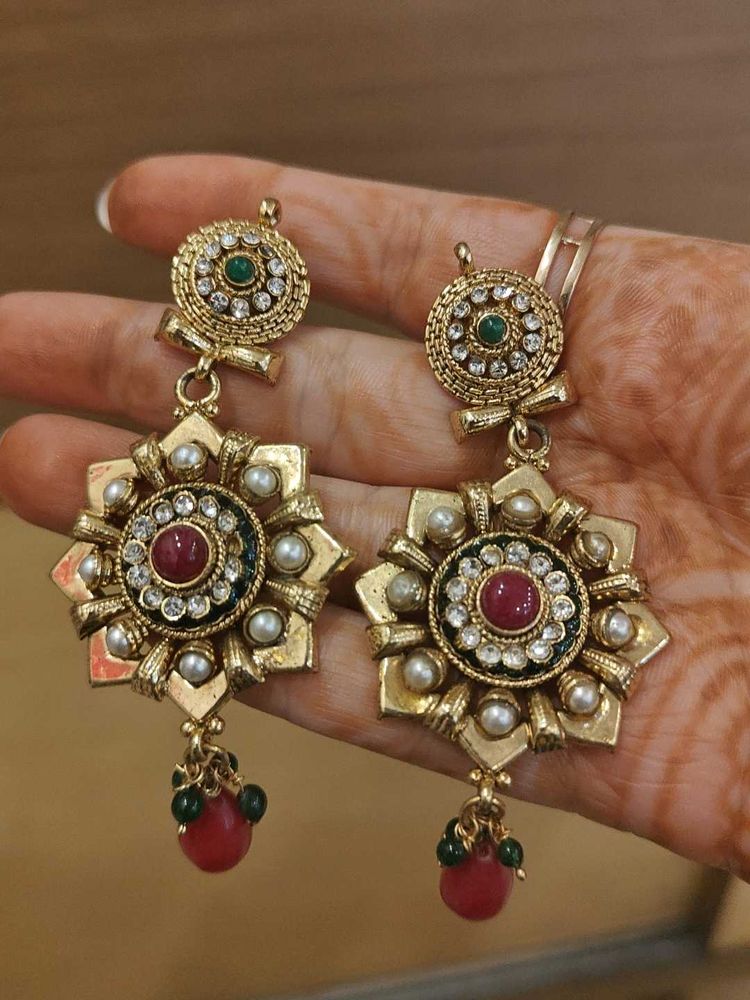 Unique Earrings With Emerald And Ruby Look